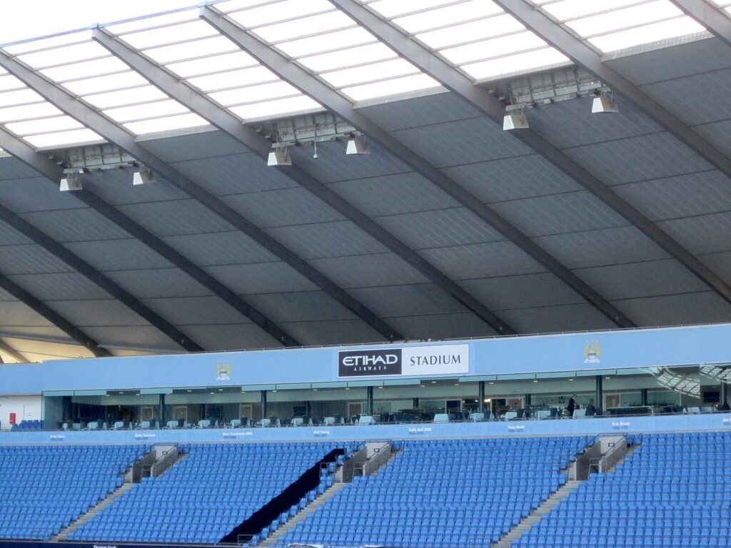 Exterior view of Etihad Stadium, Manchester City's home ground (Foto de arquivo do Etihad Stadium, casa do Manchester City, sem relação com uma partida específica.)